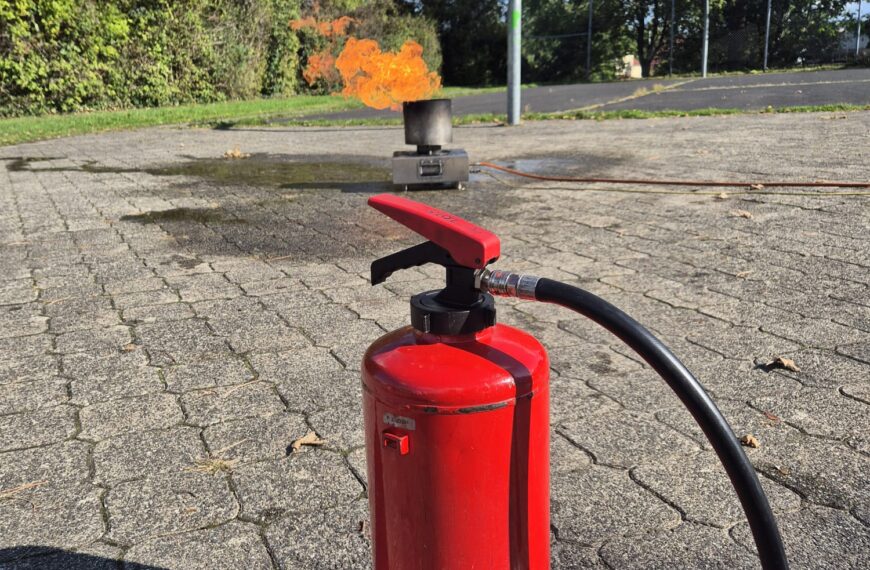 Lehrkräfte drücken die Schulbank